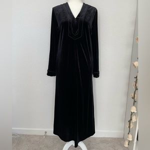 Oscar Del La Renta Pink Label Black Velvet Nightgown